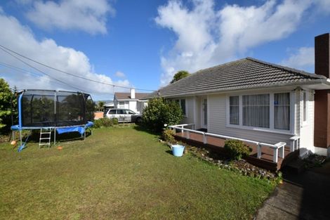 Photo of property in 25 Kirrie Avenue, Te Atatu South, Auckland, 0610