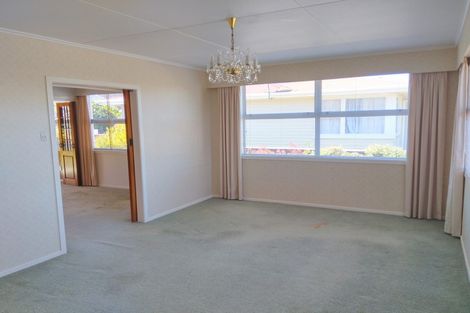 Photo of property in 9 Riversdale Drive, Merrilands, New Plymouth, 4312