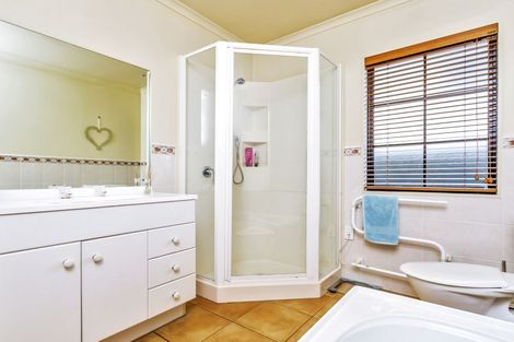 Photo of property in 5 Ruze Vida Drive, Massey, Auckland, 0614