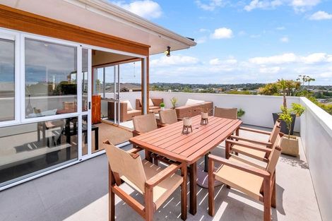 Photo of property in 23 Knights Road, Rothesay Bay, Auckland, 0630