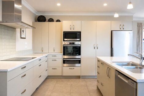 Photo of property in 28 Whakatomo Place, Havelock North, 4130