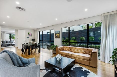 Photo of property in 34a Lyons Avenue, Murrays Bay, Auckland, 0630