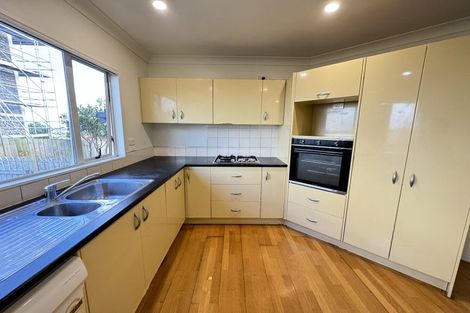 Photo of property in 4 Highgrove Lane, Totara Vale, Auckland, 0632