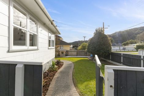 Photo of property in 60 Horoeka Street, Stokes Valley, Lower Hutt, 5019