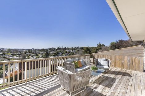 Photo of property in 8b Havana Place, Glenfield, Auckland, 0629