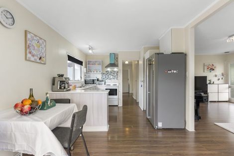 Photo of property in 7 Kingussie Place, Highland Park, Auckland, 2010