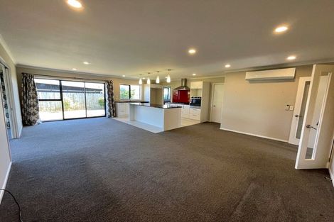 Photo of property in 6 Rayner Way, Glen Avon, New Plymouth, 4312