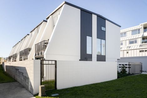 Photo of property in 4/17 Victoria Road, Mount Maunganui, 3116