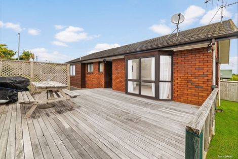 Photo of property in 143 Botany Road, Botany Downs, Auckland, 2010