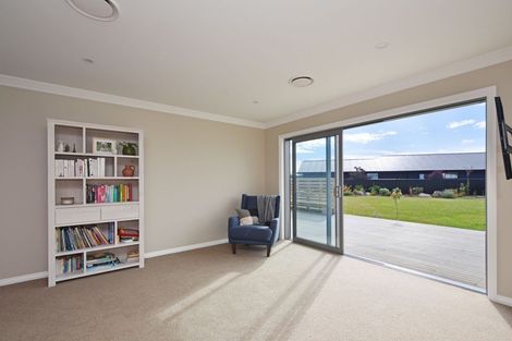Photo of property in 15 Court Of Ascot, Seaward Bush, Invercargill, 9812