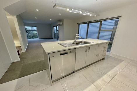 Photo of property in 5/61 Black Rock Road, Newlands, Wellington, 6037