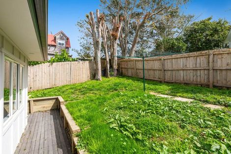 Photo of property in 2/44 Lysander Crescent, Beach Haven, Auckland, 0626