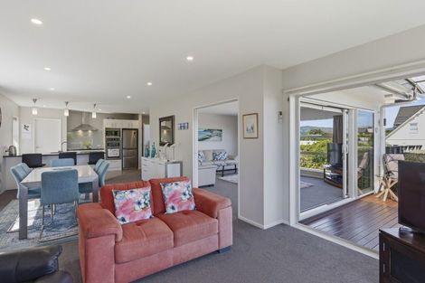 Photo of property in 91 Seaview Road, Paraparaumu Beach, Paraparaumu, 5032