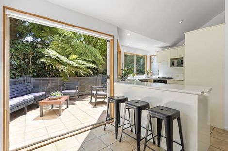 Photo of property in 1/31 Holdaway Avenue, Northcote, Auckland, 0627