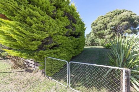 Photo of property in 44 Freyberg Crescent, Waikanae Beach, Waikanae, 5036