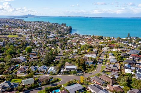 Photo of property in 19 Evelyn Road, Cockle Bay, Auckland, 2014