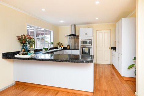 Photo of property in 2 Rosebank Avenue, Kelvin Grove, Palmerston North, 4414