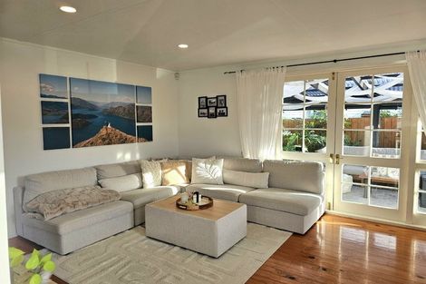 Photo of property in 3/93 Hobsonville Road, West Harbour, Auckland, 0618