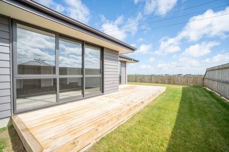 Photo of property in 33 Silicon Way, Fitzherbert, Palmerston North, 4410