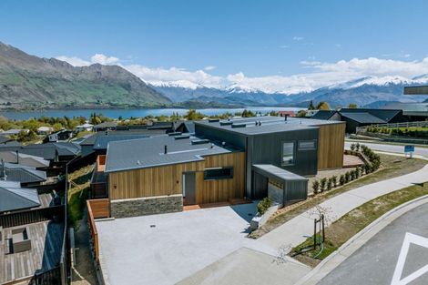 Photo of property in 21 Fenton Avenue, Wanaka, 9305