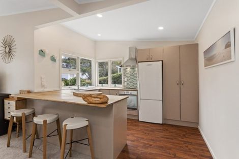 Photo of property in 37 Seaton Road, Murrays Bay, Auckland, 0630