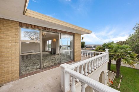 Photo of property in 44 Bradbury Road, Botany Downs, Auckland, 2010