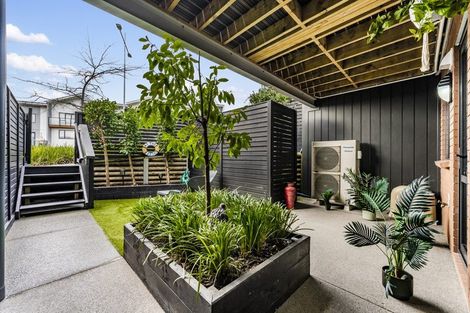 Photo of property in 72 Te Oneroa Way, Long Bay, Auckland, 0630