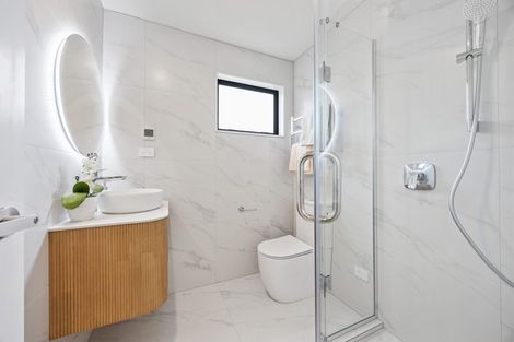 Photo of property in 72e Langana Avenue, Browns Bay, Auckland, 0630