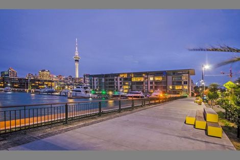 Photo of property in Halsey Apartments At Lighter Quay, 412/77 Halsey Street, Auckland Central, Auckland, 1010