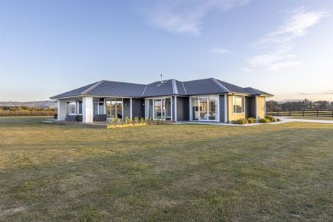 Photo of property in 33 Hartwell Drive, Kelvin Grove, Palmerston North, 4470