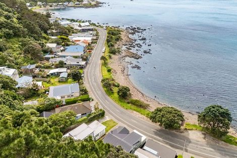 Photo of property in 141 Breaker Bay Road, Breaker Bay, Wellington, 6022