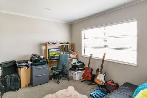 Photo of property in 21 Bellshill Close, Wattle Downs, Auckland, 2103