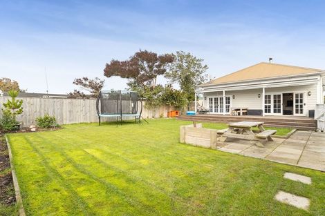Photo of property in 17 Perrin Place, Kelvin Grove, Palmerston North, 4414