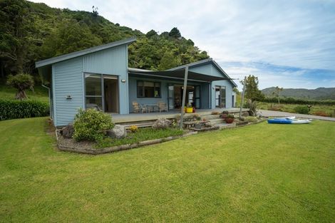 Photo of property in 139 Te Mahoe Road, Mokau, 4376
