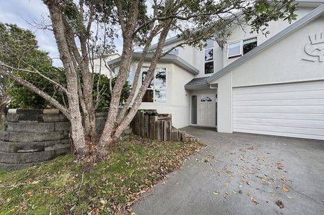 Photo of property in 49 Dress Circle, Newlands, Wellington, 6037