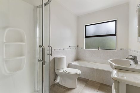 Photo of property in 2/18 Noeleen Street, Glenfield, Auckland, 0629