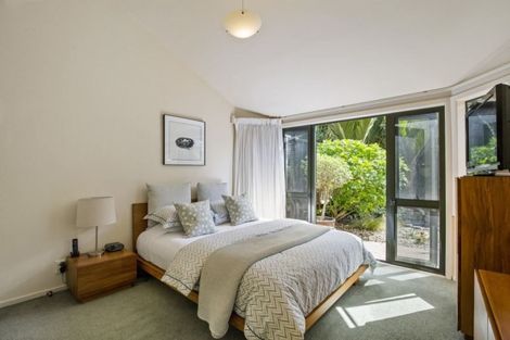 Photo of property in 10/8 Tobago Place, Sunnynook, Auckland, 0620