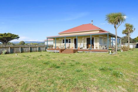 Photo of property in 34 Manga-pirau Street, Waikawa Beach, Manakau, 5573
