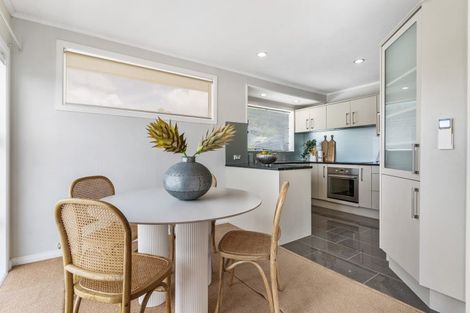 Photo of property in 1/7 Colmar Road, Mellons Bay, Auckland, 2014