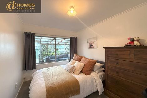 Photo of property in 16 Mirovale Place, Totara Vale, Auckland, 0629