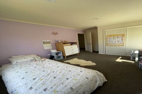 Photo of property in 32 Waldorf Crescent, Orewa, 0931