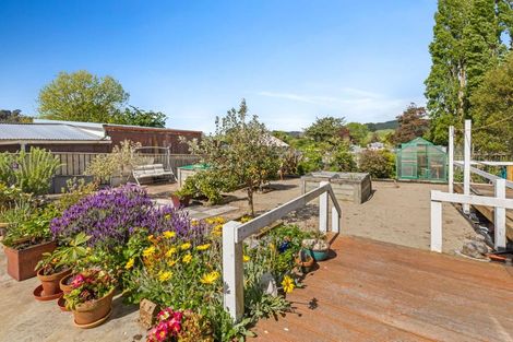 Photo of property in 8 Paraekaretu Street, Hunterville, 4730