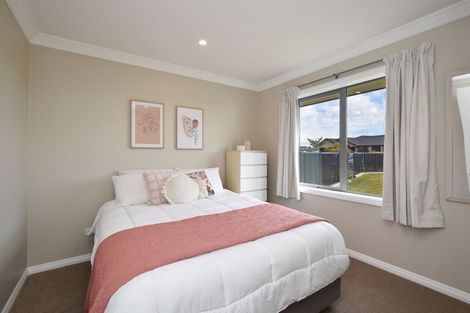 Photo of property in 15 Court Of Ascot, Seaward Bush, Invercargill, 9812