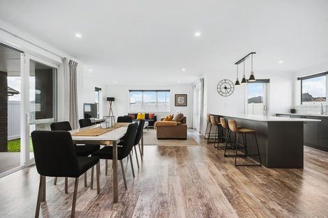 Photo of property in 18 Maturiki Drive, One Tree Point, 0118