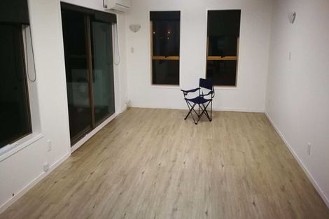 Photo of property in 2/325 Glenfield Road, Glenfield, Auckland, 0629