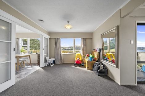 Photo of property in 7 Gloaming Hill, Titahi Bay, Porirua, 5022