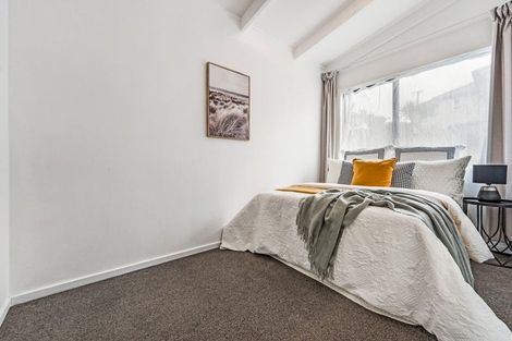 Photo of property in 2/104 Ocean View Road, Northcote, Auckland, 0627