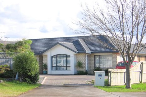 Photo of property in 12 Newry Close, East Tamaki Heights, Auckland, 2016