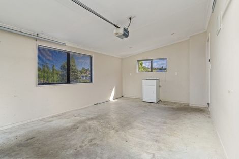 Photo of property in 10 Cedar Heights Avenue, Massey, Auckland, 0614