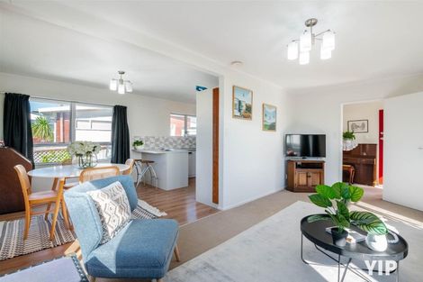 Photo of property in 3 Kingsbridge Place, Newlands, Wellington, 6037